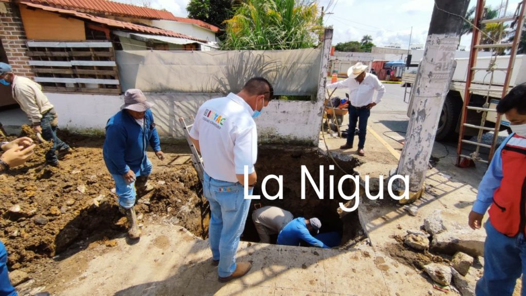 Supervisa Miguel Ángel Castelán Crivelli trabajos de reparación de tubería en Potrerillo