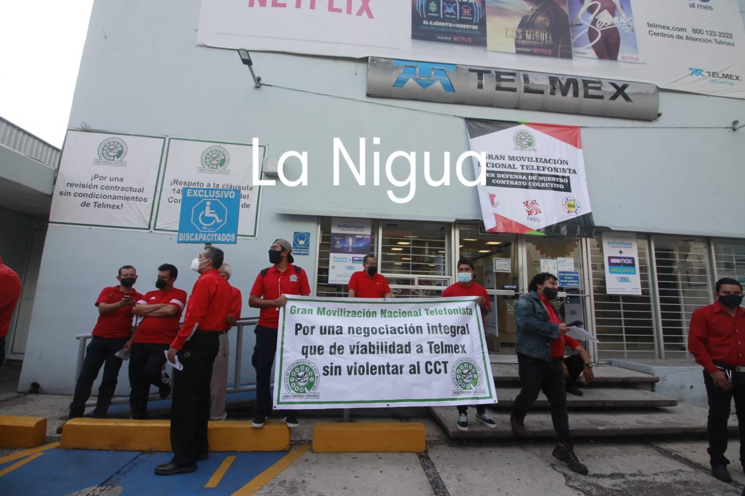 Se manifiestan telefonistas.