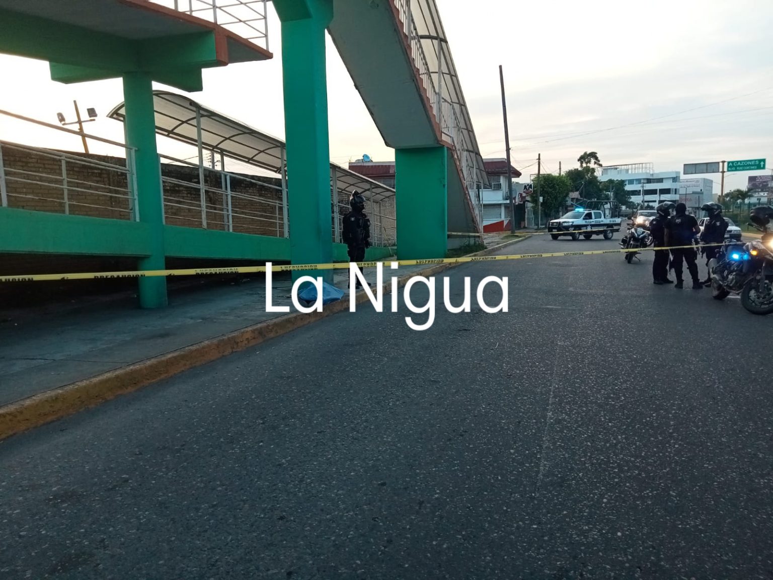 Se avienta una mujer de un puente peatonal en Poza Rica