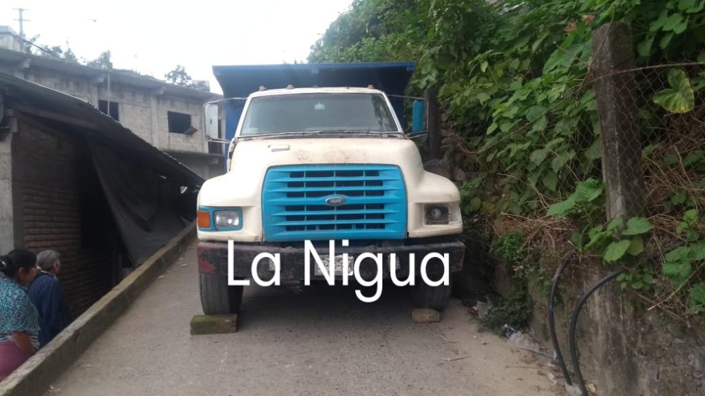 Conductor de tortón atropelló a tres menores en Mecatlán