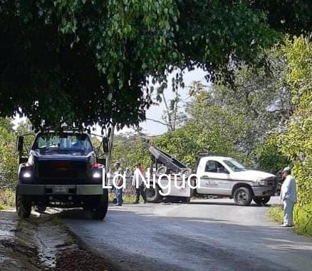 Vuelca camioneta repartidora de agua 1 20211123 173658