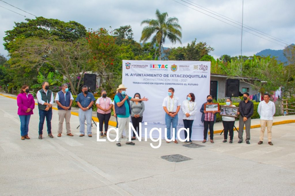 Miguel Ángel Castelán Crivelli sigue cumpliendo inaugura 2 obras de pavimentación en Moyoapan