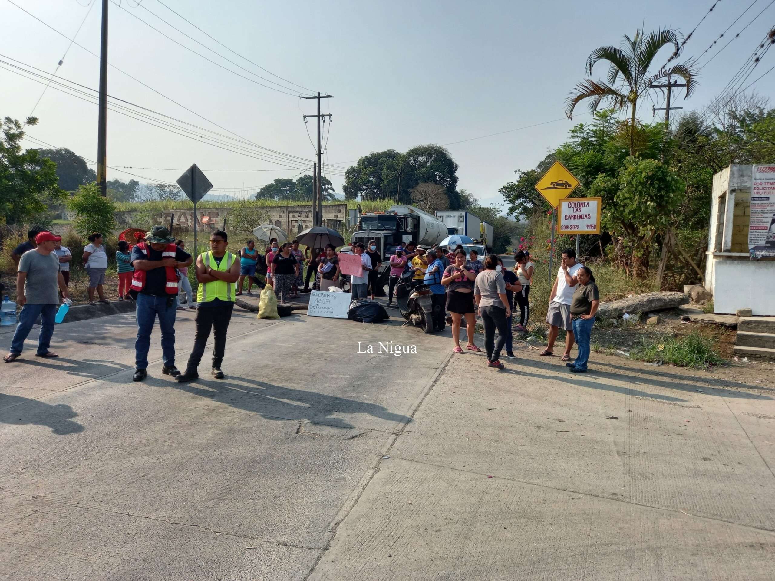 Bloquean carretera exigiendo agua 3 20220504 1724003730206452115977632 scaled