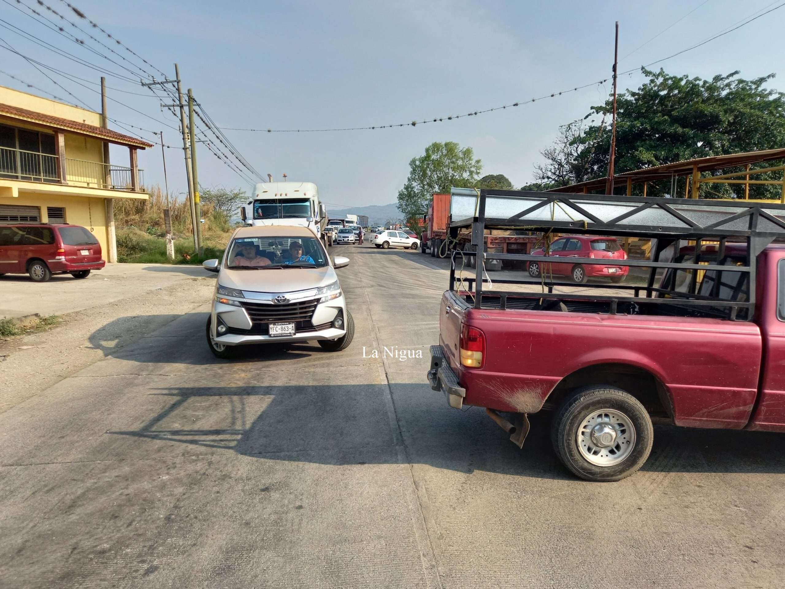 Bloquean carretera exigiendo agua 2 20220504 1724086282812974618793792 scaled