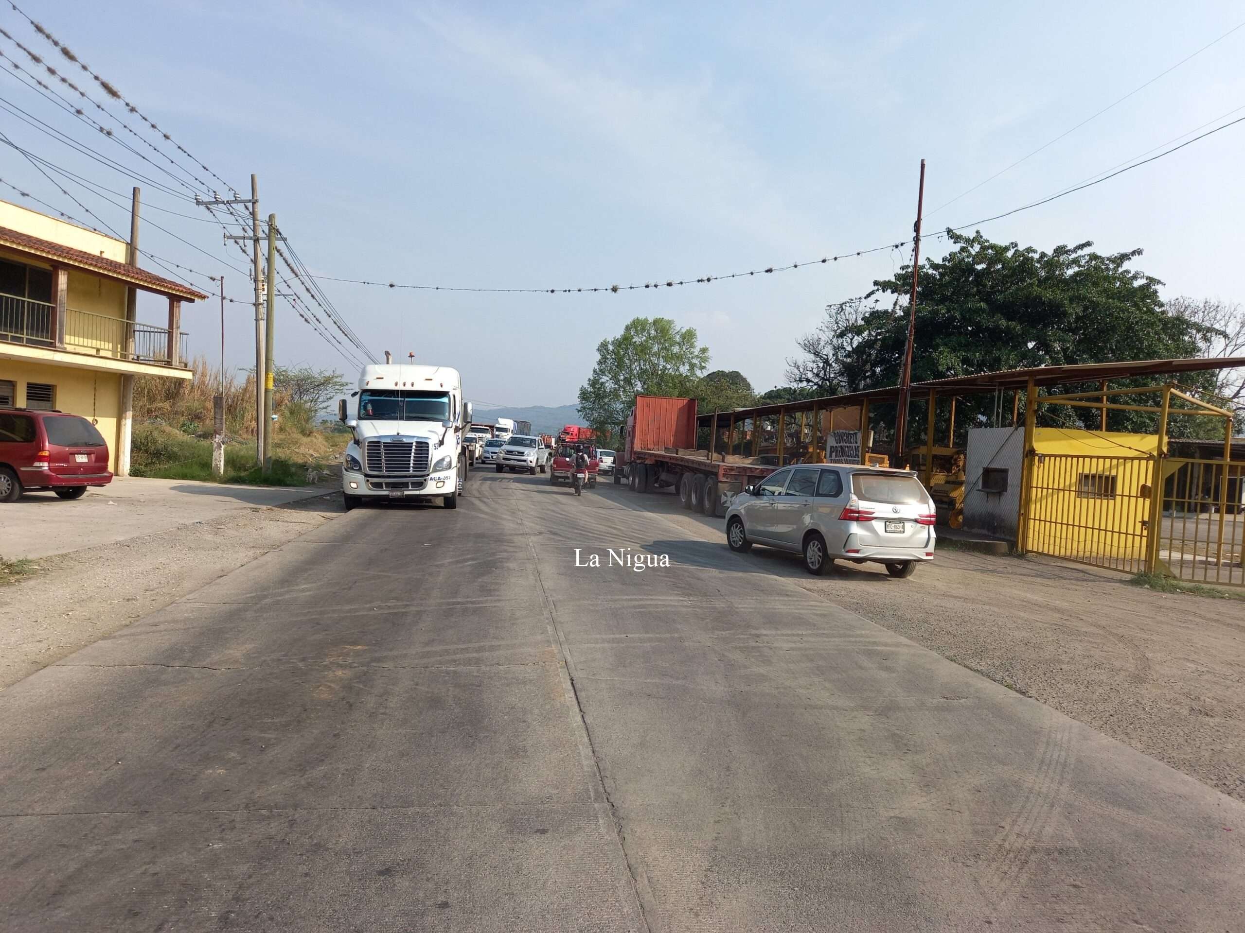Bloquean carretera exigiendo agua 1 20220504 1724215018648295894605804 scaled
