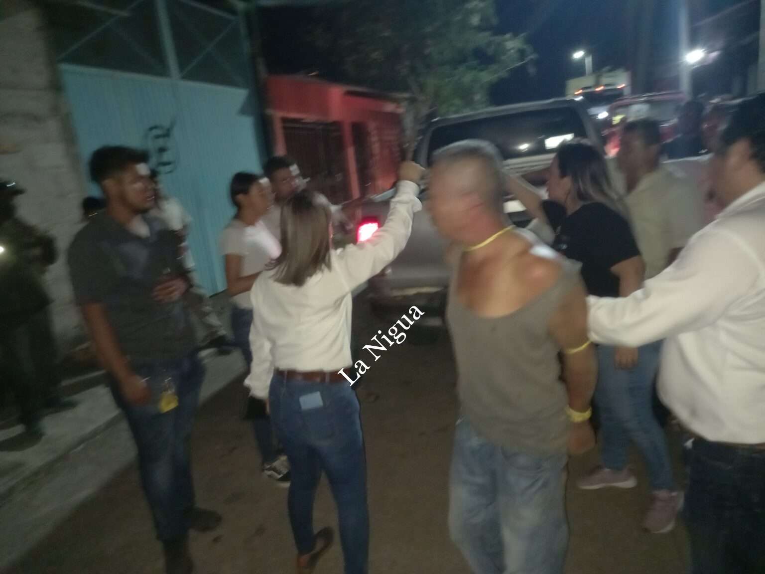 Salvan ministeriales a hombre de ser linchado