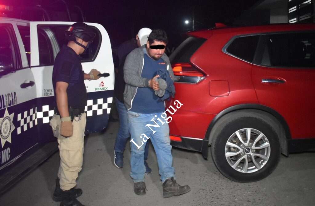 Detienen a dos por portación ilegal de arma de fuego