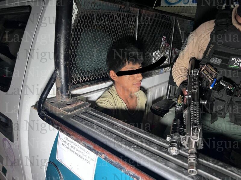 Arrestan a suegro y yerno por pelearse en la vía pública