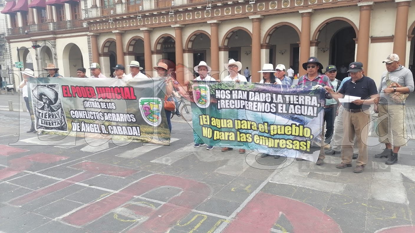 Manifestación en Plaza Lerdo por Orden de Desalojo en Ángel R. Cabada