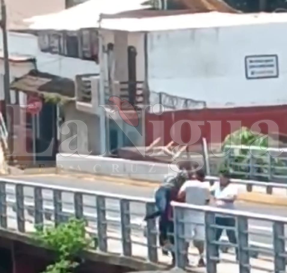 Provoca movilización intento de suicidio en puente de la calle 6. IMG 20240712 WA0055