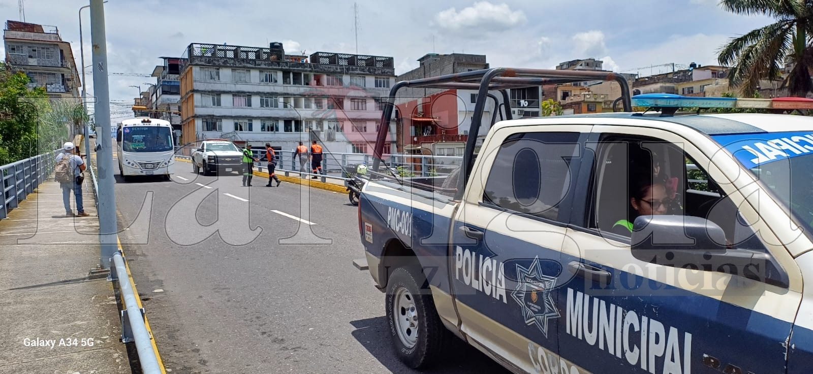 Provoca movilización intento de suicidio en puente de la calle 6. 3 IMG 20240712 WA0066