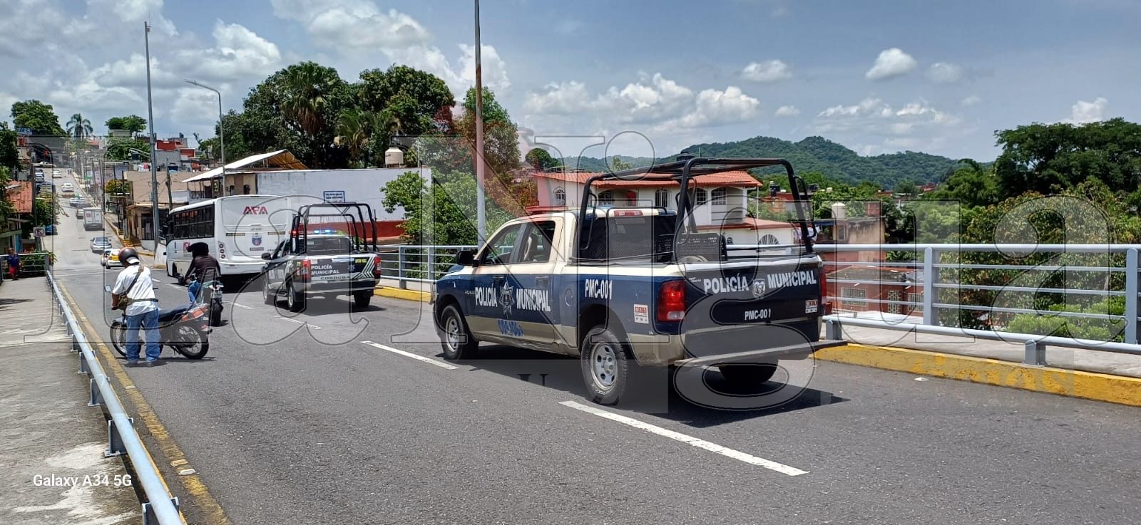 Provoca movilización intento de suicidio en puente de la calle 6. 7 IMG 20240712 WA0070