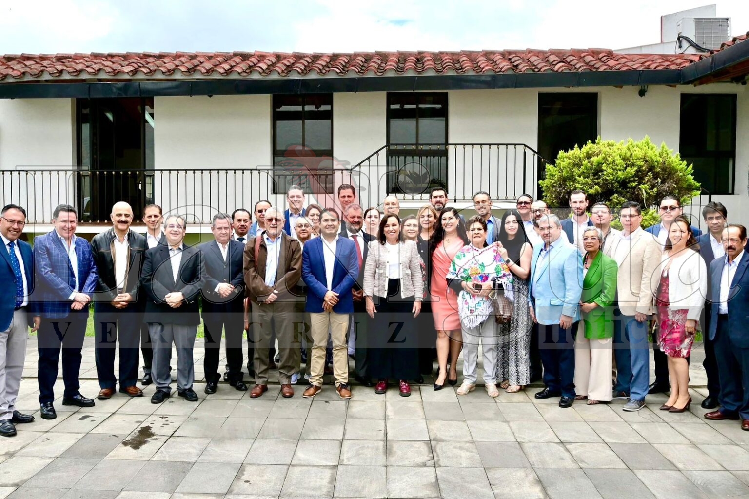 COLEGIO DE NOTARIOS DE VERACRUZ RECIBE A GOBERNADORA ELECTA