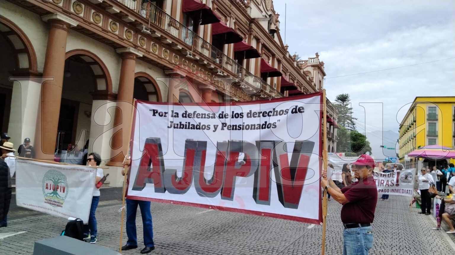 Jubilados del ISSSTE se manifiestan en Veracruz: Exigen Seguro de Vida