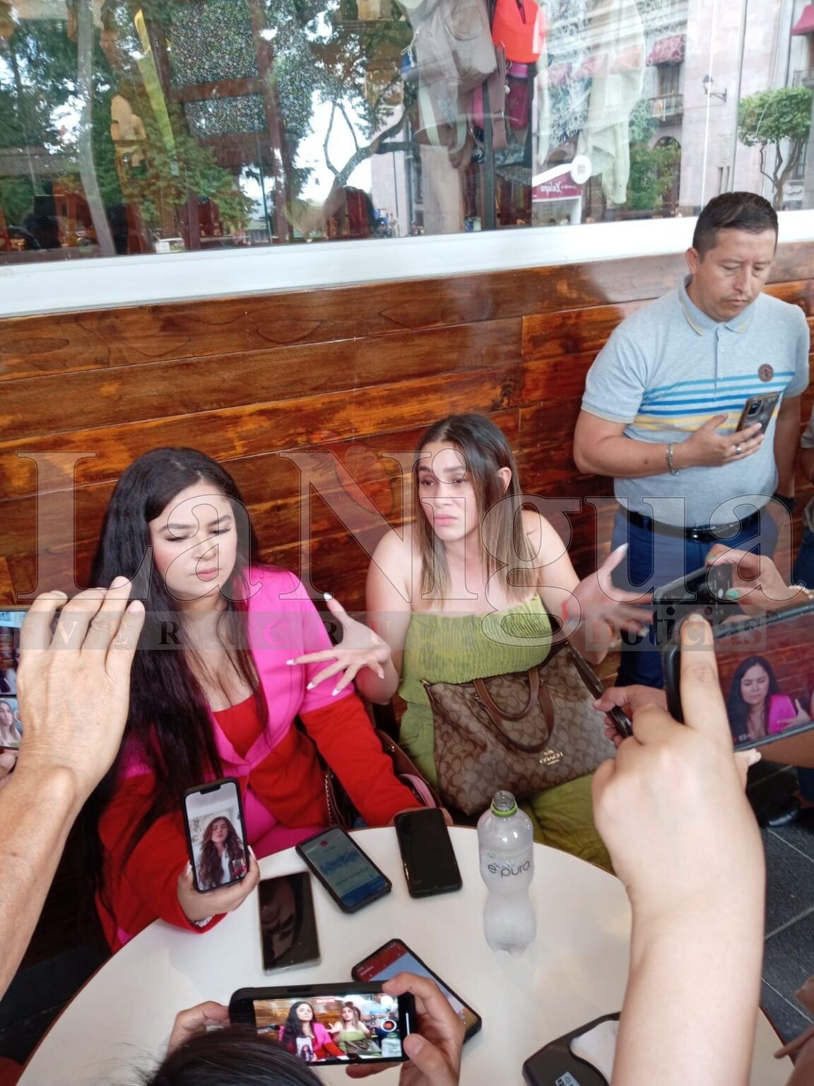 Hermanas Vázquez Denuncian a su Medio Hermano por Apropiación Indebida y Difamación