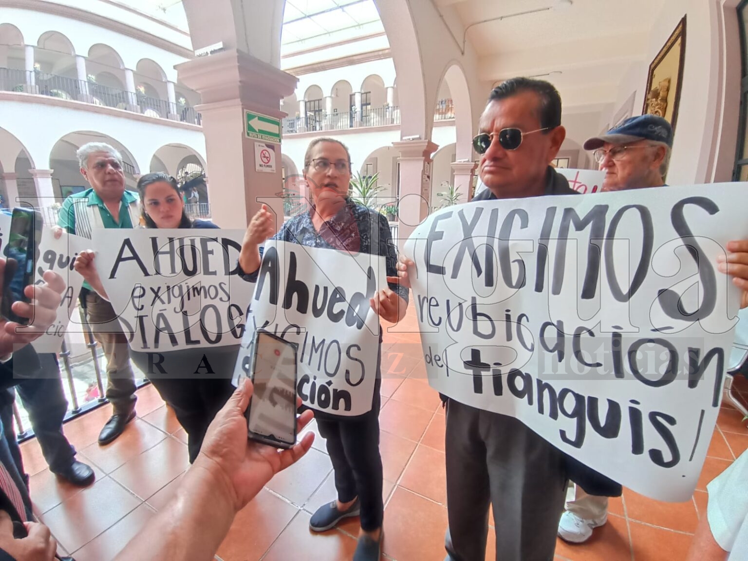 Vecinos Exigen Reubicación del Tianguis en Xalapa