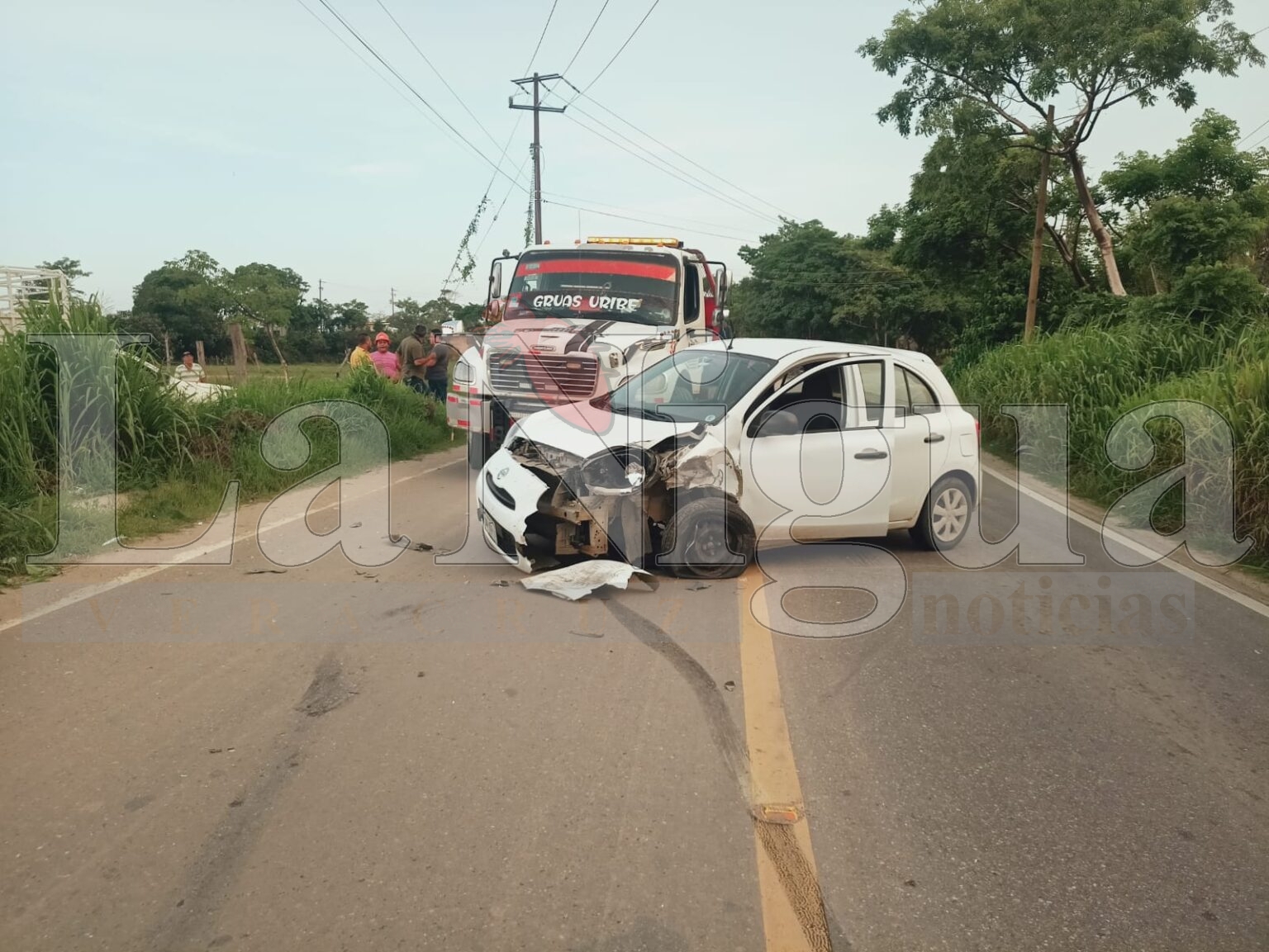 Ebrio conductor provoca fuerte accidente en carretera Las Choapas, Cerro de Nanchital