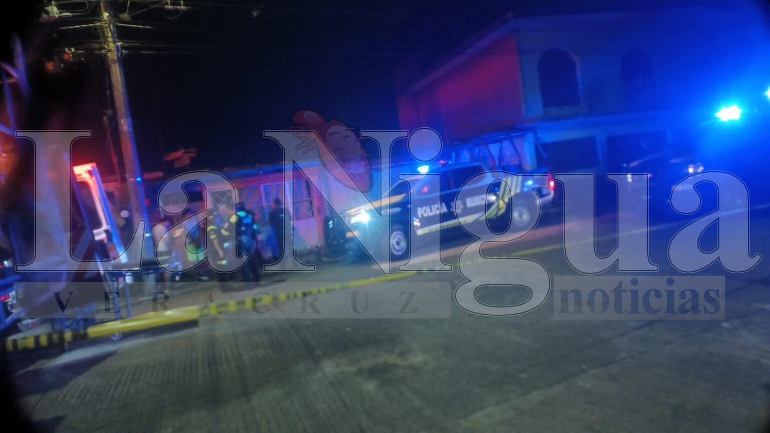 Atan a pareja en su casa y la apuñalan