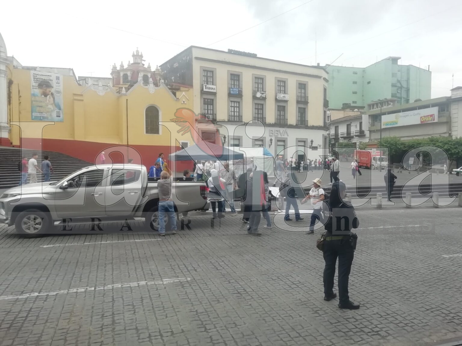 Jubilados de AJUPIV Bloquean la Calle Enríquez en Xalapa