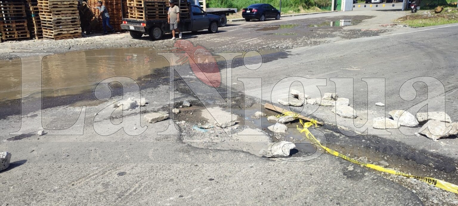 BACHE EN AUTOPISTA COQUETEA CON LAS DESGRACIAS