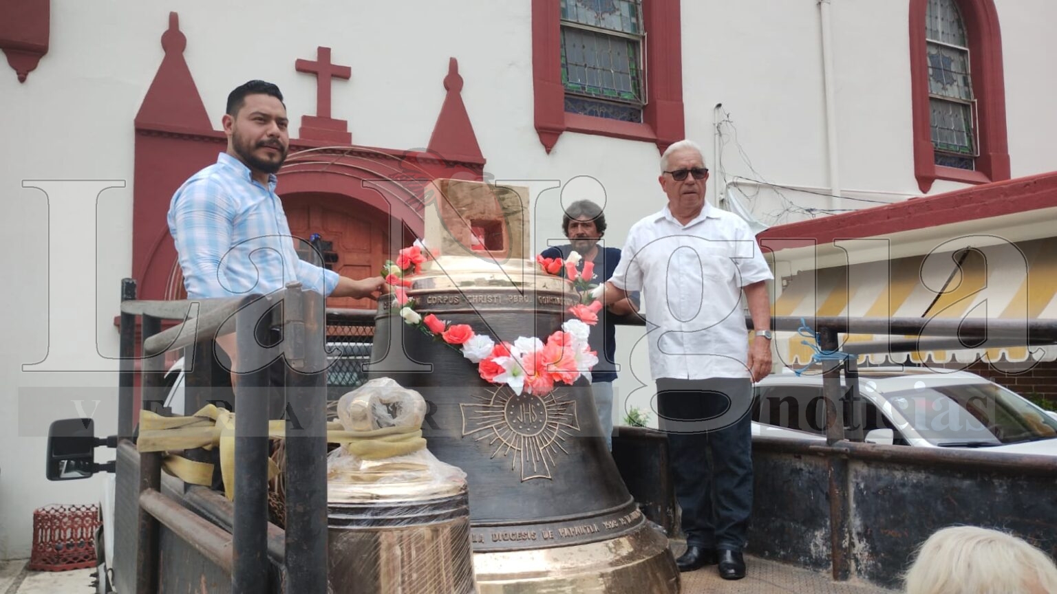La Feligresía Papanteca Celebra la Llegada de la Nueva Campana a la Iglesia de la Asunción