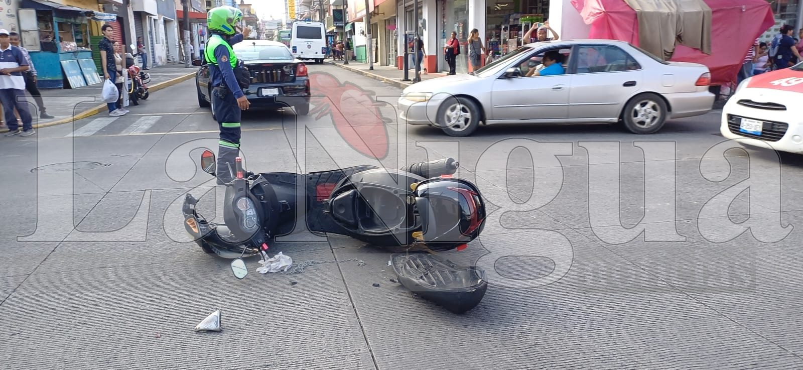 Camioneta Toyota provoca un accidente en Córdoba. 9 IMG 20240824 WA0155