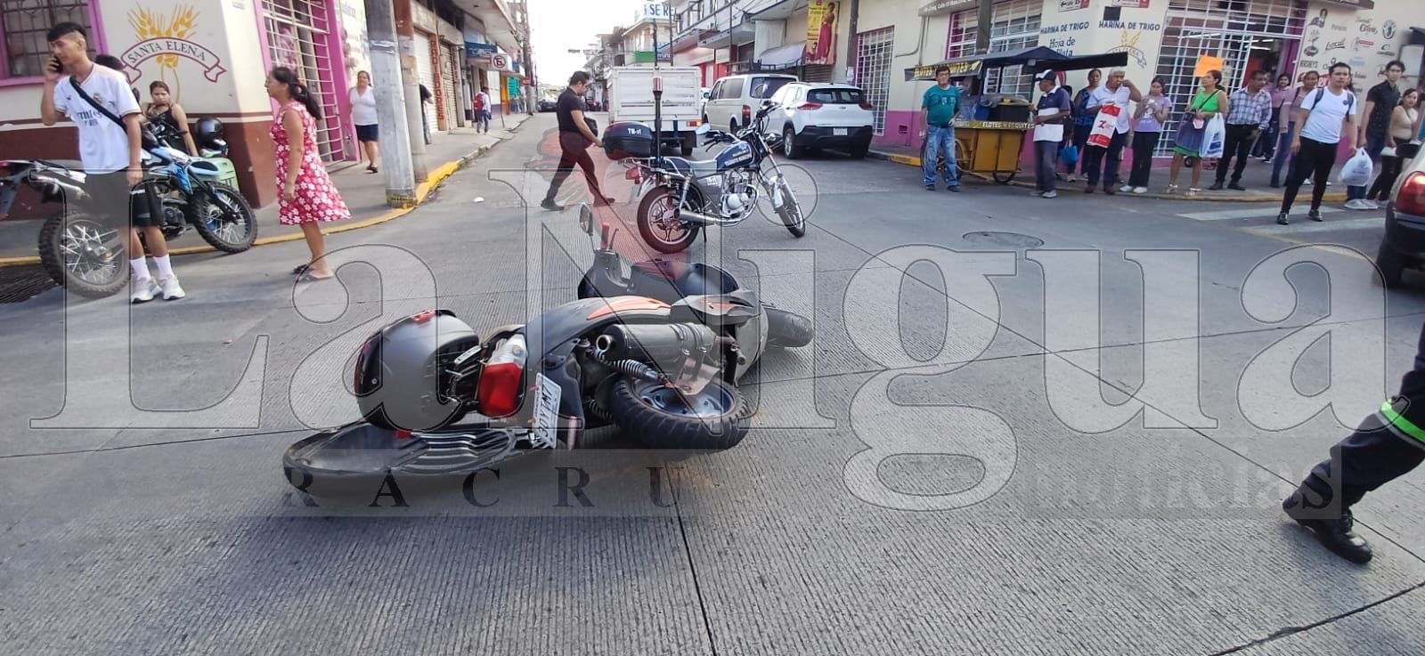 Camioneta Toyota provoca un accidente en Córdoba. 7 IMG 20240824 WA0160