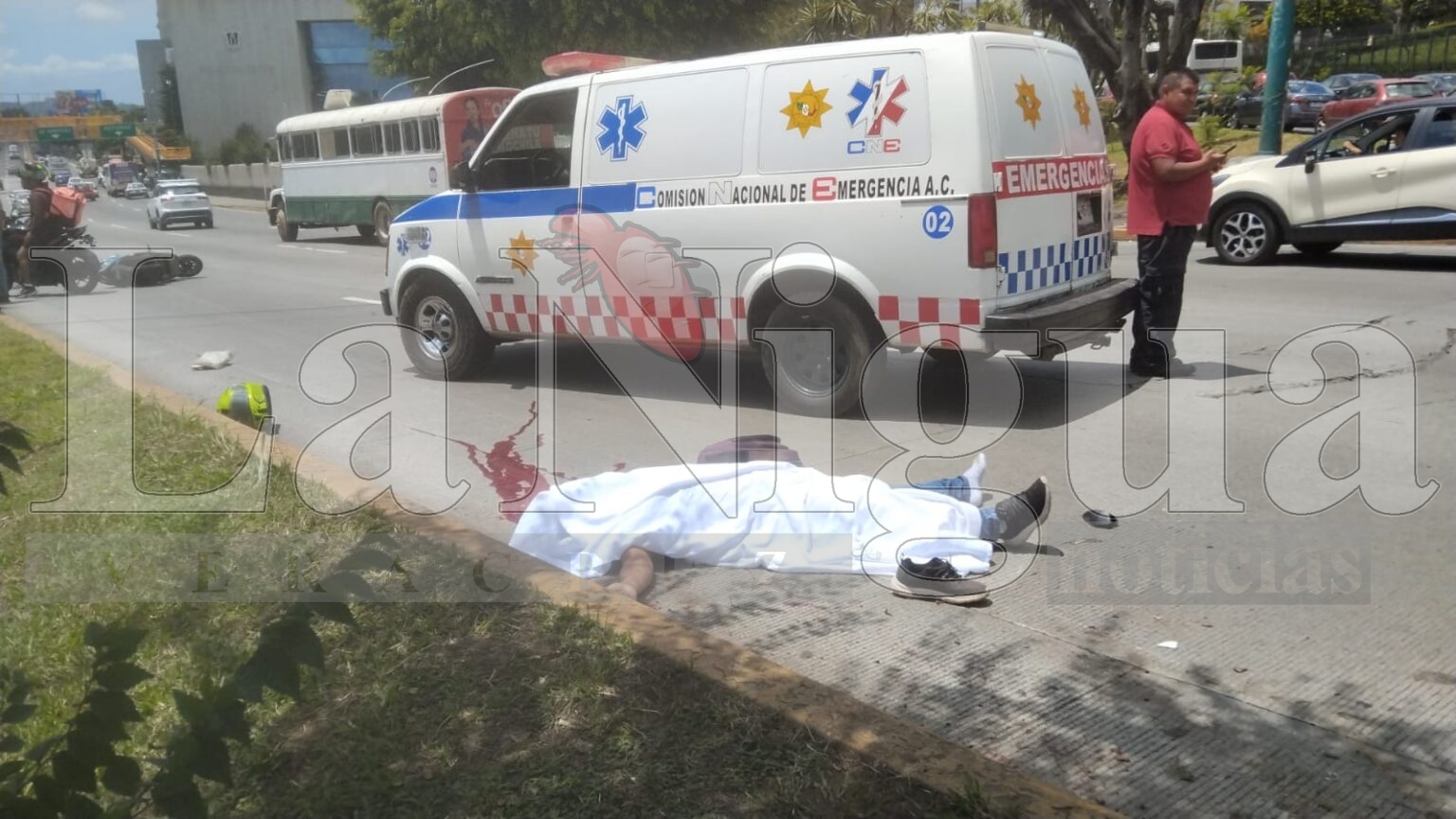 EN XALAPA, PIERDE LA VIDA AL DERRAPAR EN SU MOTO POR LA LÁZARO CÁRDENAS