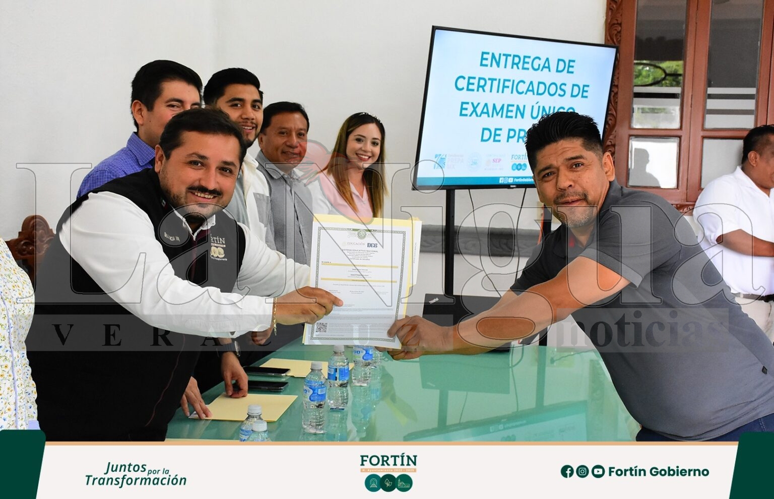 Entregan autoridades de Fortin certificados de preparatoria