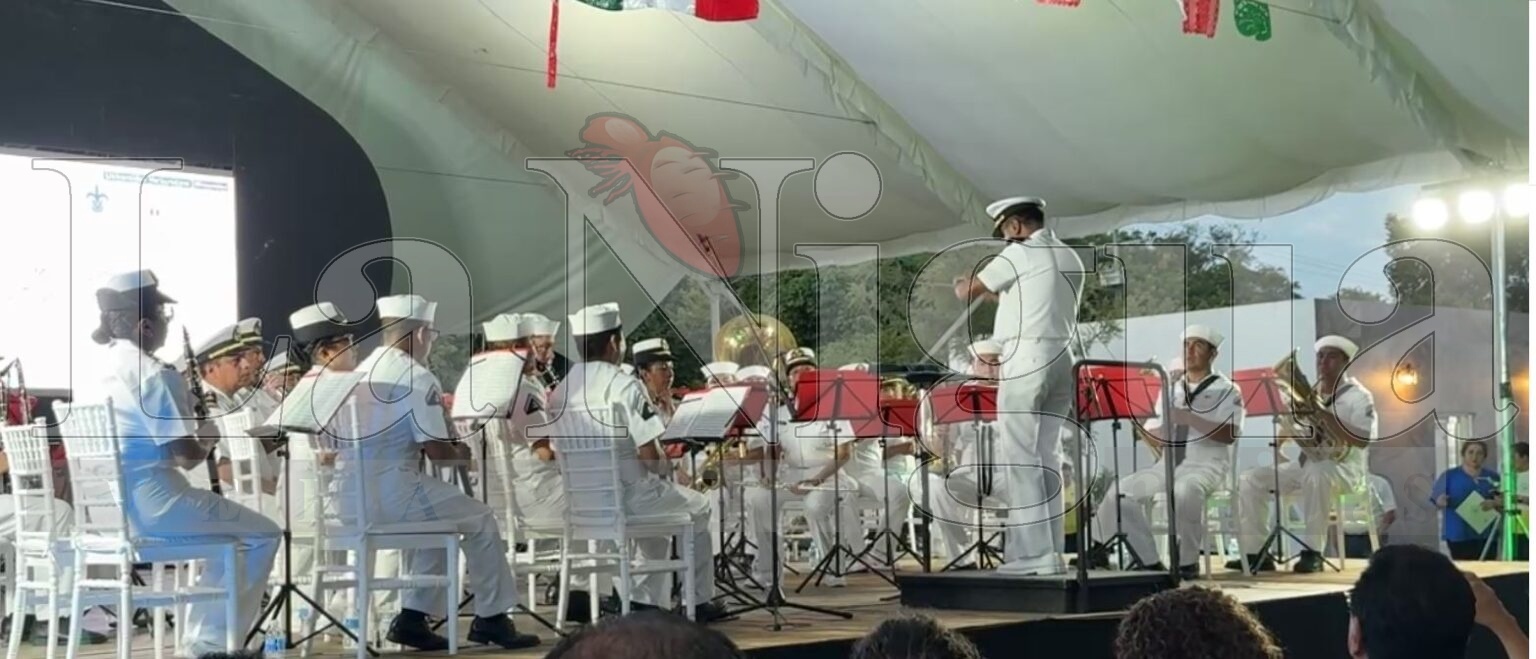 Presentación de la Banda Sinfónica de la Secretaría de Marina en la UV Tuxpan como parte del 80 Aniversario de la Universidad Veracruzana
