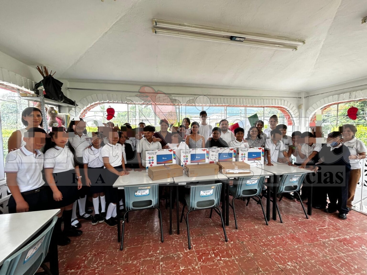 Equipan autoridades biblioteca en Santa Lucía