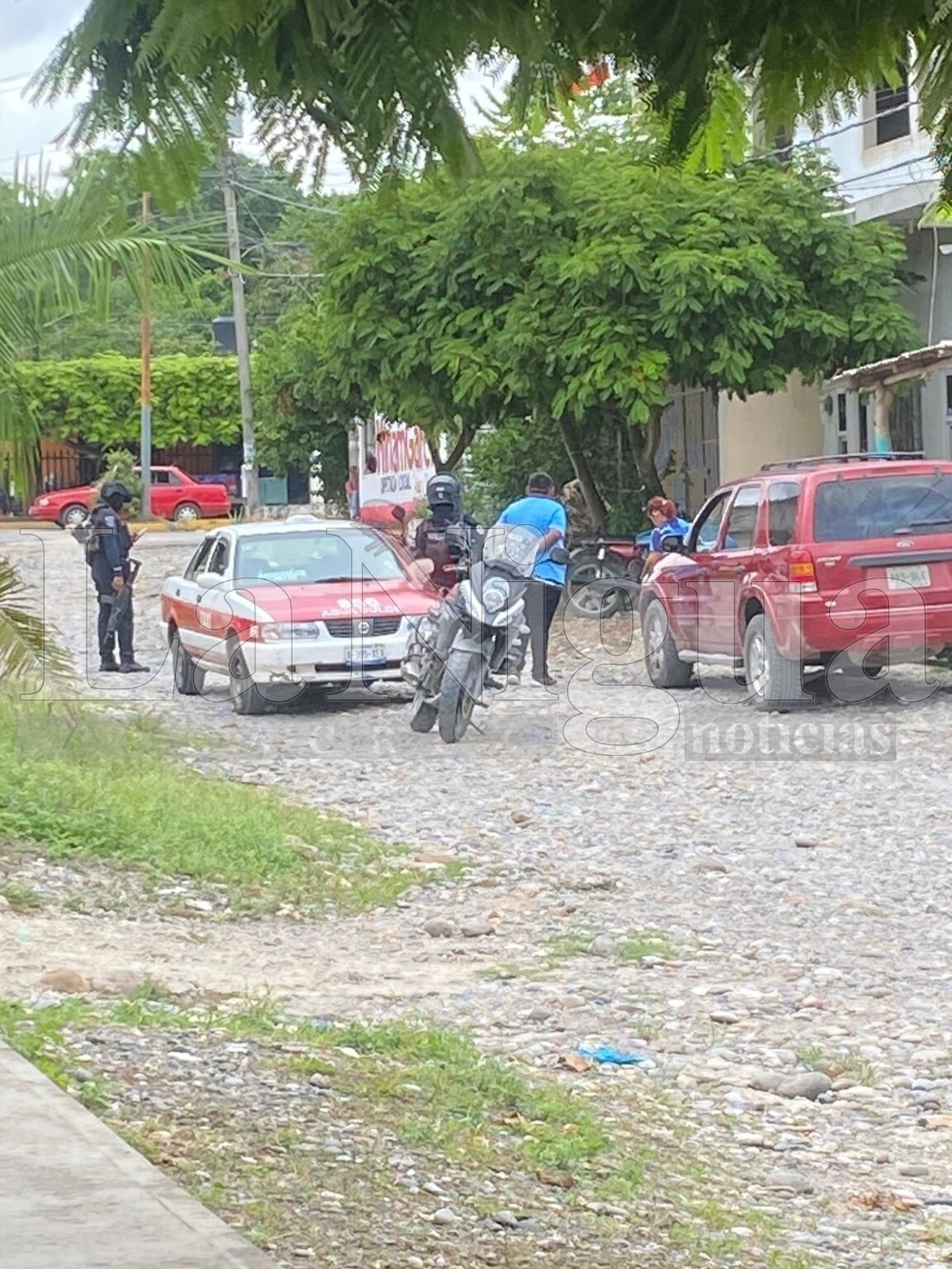 Detienen a taxista con sustancia ilicita en Papantla