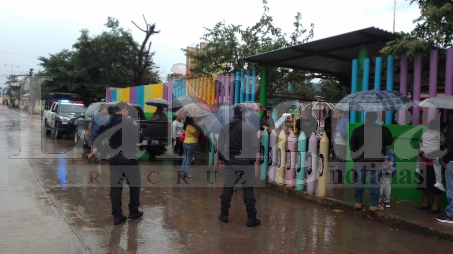 Toman escuela por malos manejos