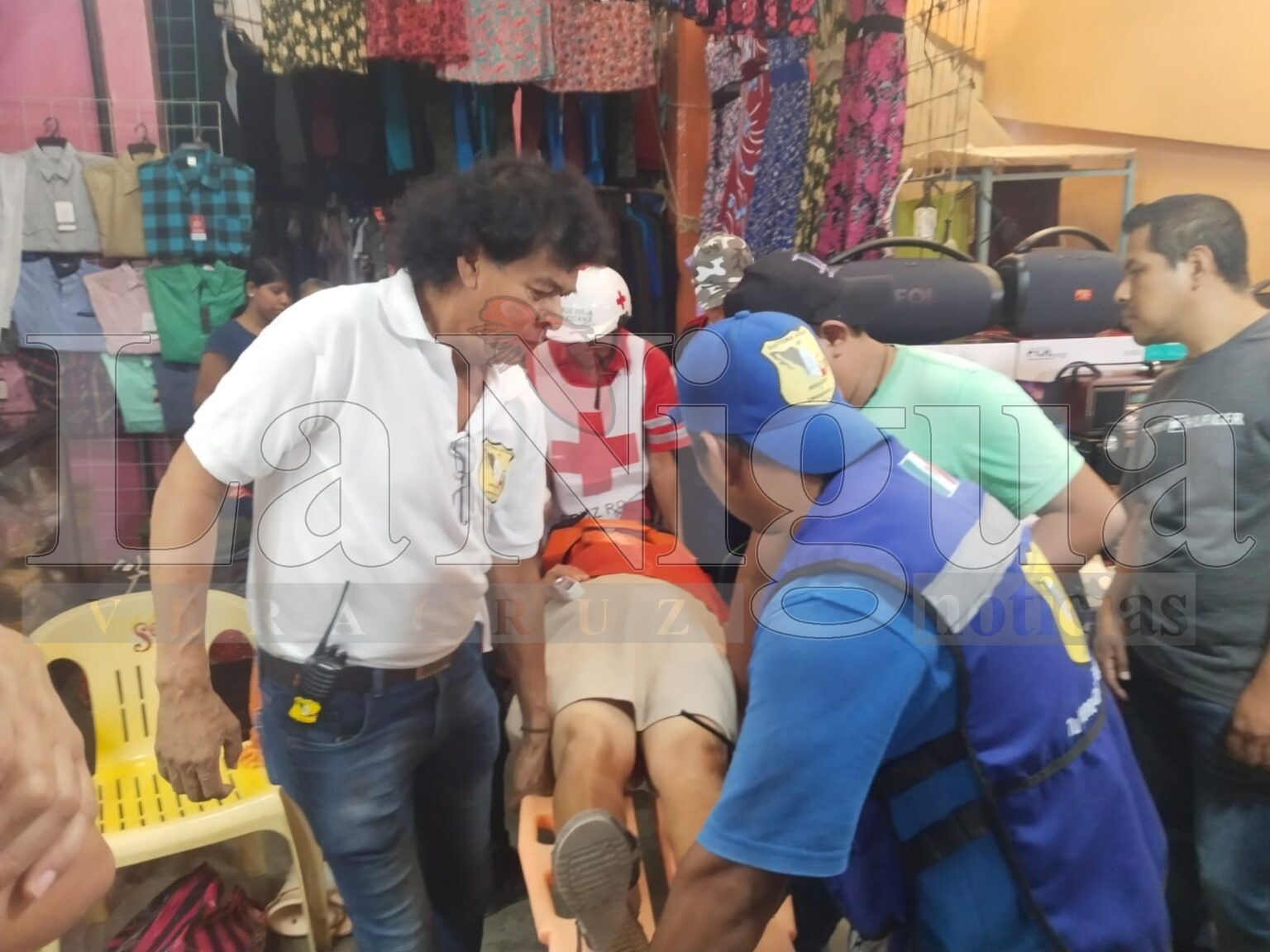 Sinarem socorrió a una mujer en la zona del mercado de Tantoyuca