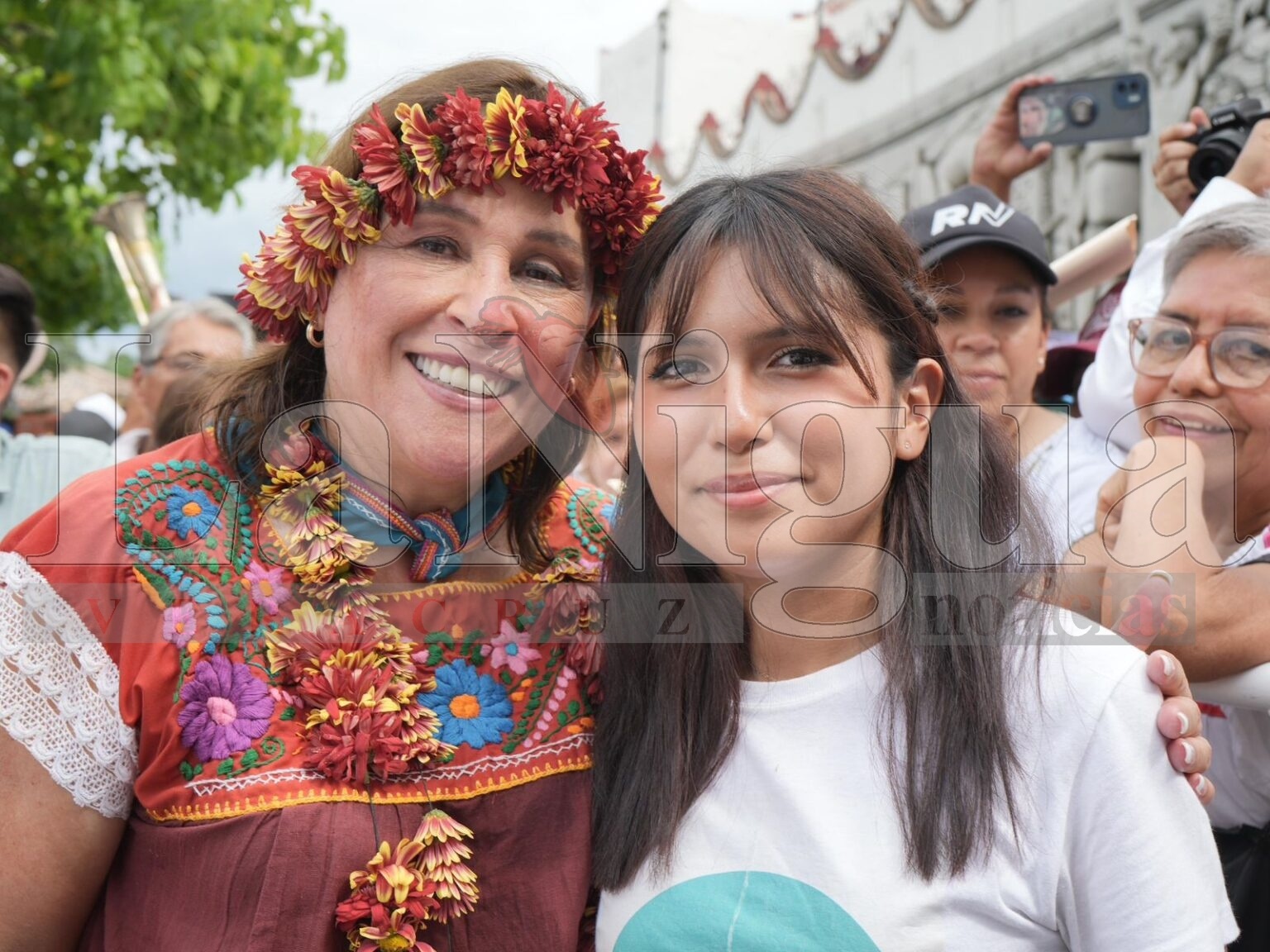 RECONOCE ROCÍO NAHLE A ANGELA OLAZARÁN, LA MEJOR ESTUDIANTE DEL MUNDO