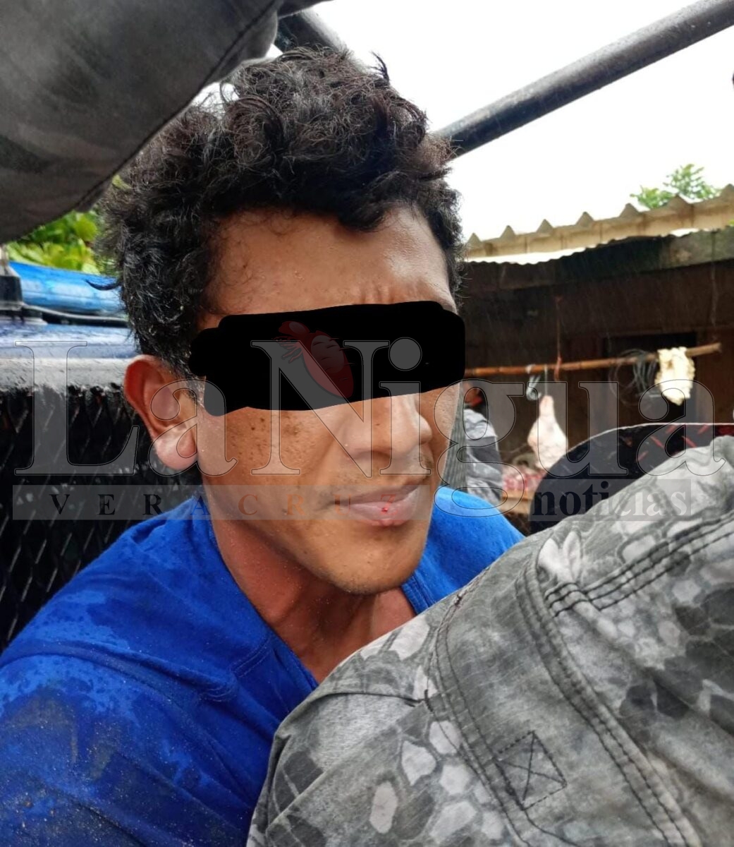 Detienen a peligroso sujeto que atacó con un machete a su ex pareja sentimental en Acayucan.