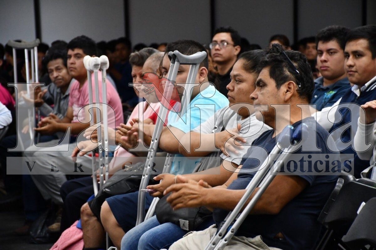 Con entrega de prótesis, Zenyazen Escobar refuerza compromiso con la comunidad y el desarrollo tecnológico