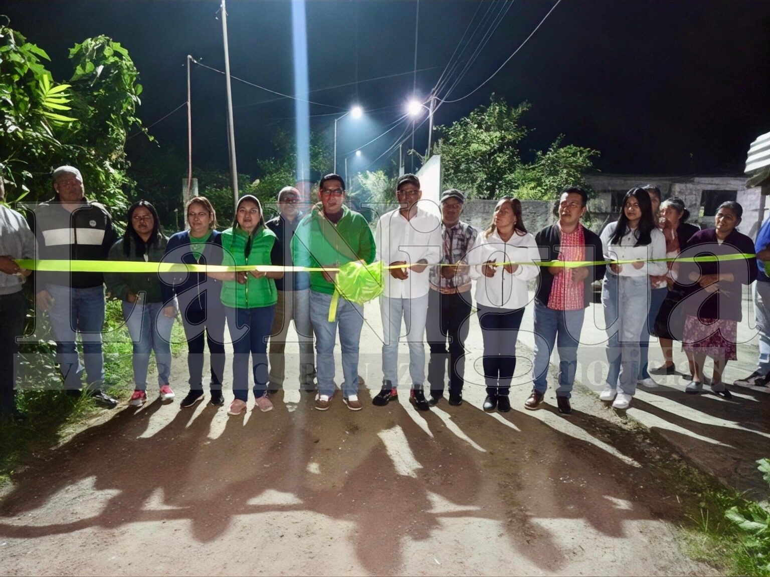 Inauguran nuevo alumbrado público en Xonotzintla, Chocamán