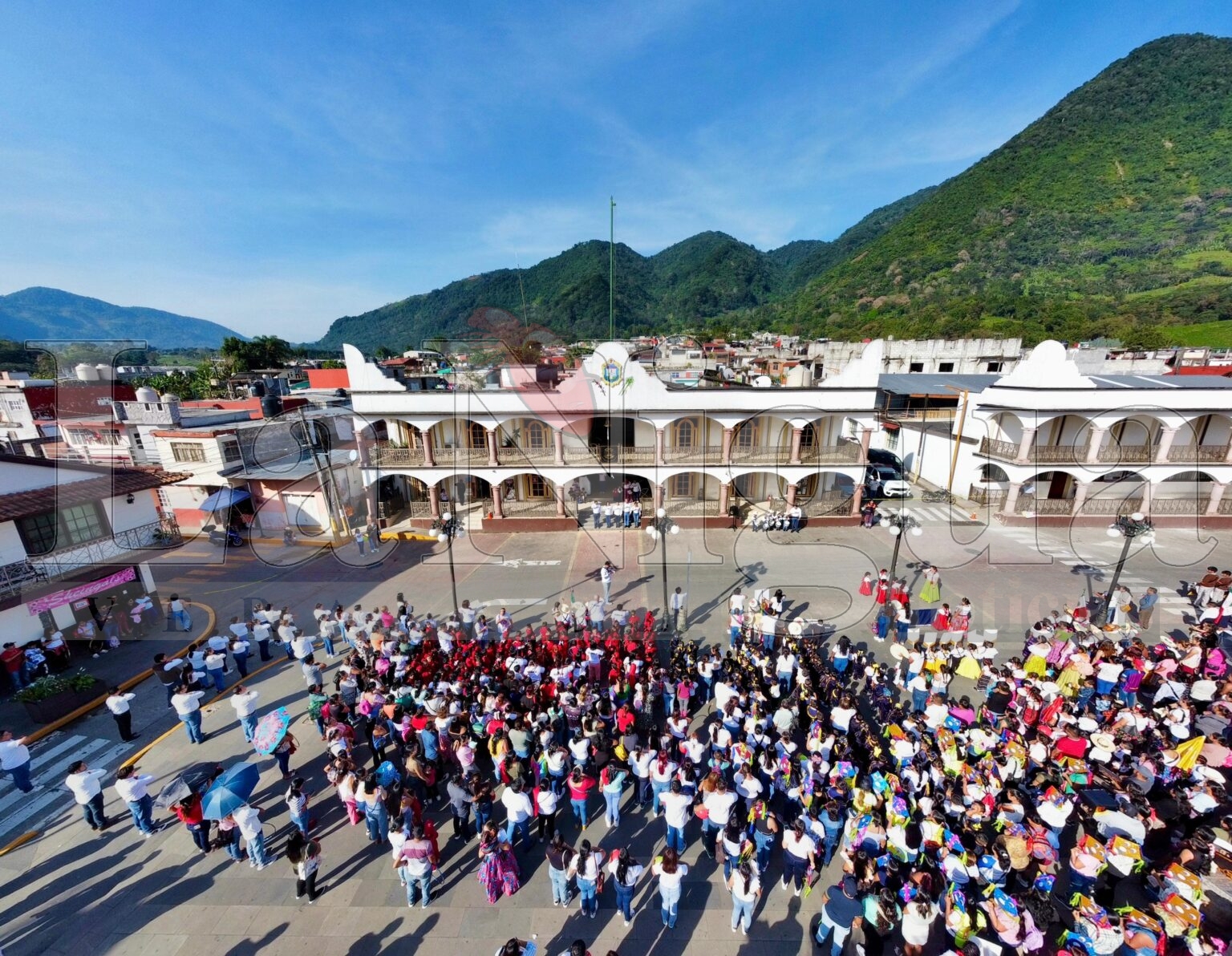 Celebran con éxito el primer desfile conmemorativo al 20 de noviembre en el municipio de Chocamán IMG 20241119 WA0078