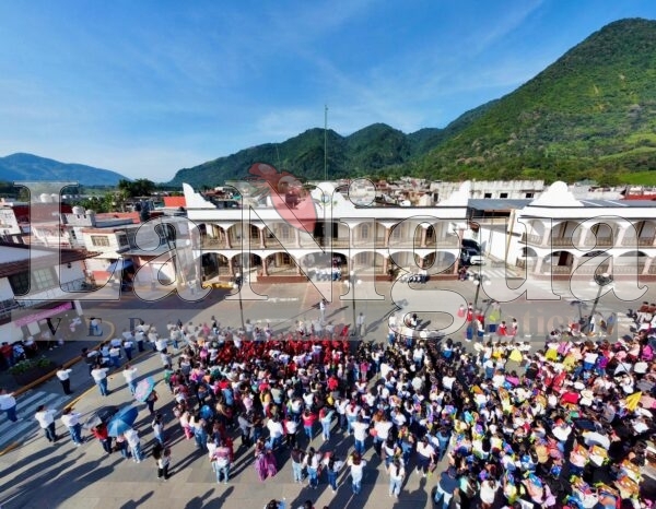 Celebran con éxito el primer desfile conmemorativo al 20 de noviembre en el municipio de Chocamán 17 IMG 20241119 WA0078