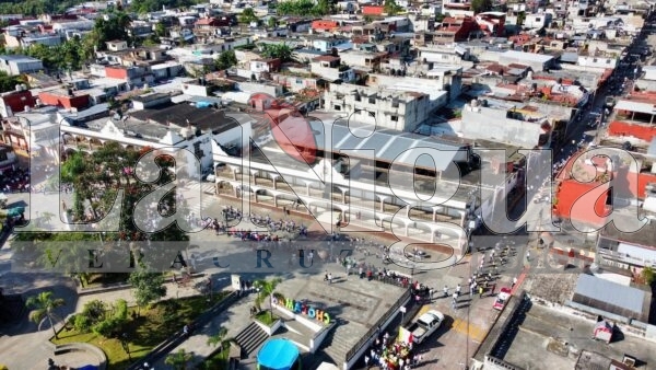 Celebran con éxito el primer desfile conmemorativo al 20 de noviembre en el municipio de Chocamán 10 IMG 20241119 WA0090