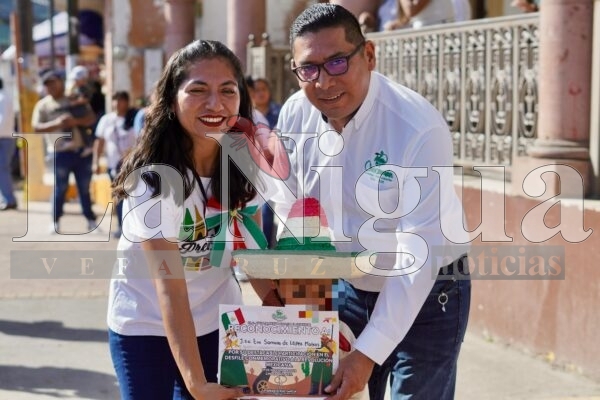 Celebran con éxito el primer desfile conmemorativo al 20 de noviembre en el municipio de Chocamán 8 IMG 20241119 WA0094