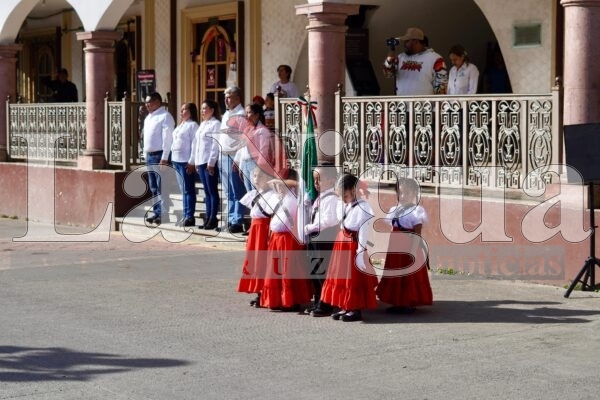 Celebran con éxito el primer desfile conmemorativo al 20 de noviembre en el municipio de Chocamán 7 IMG 20241119 WA0096