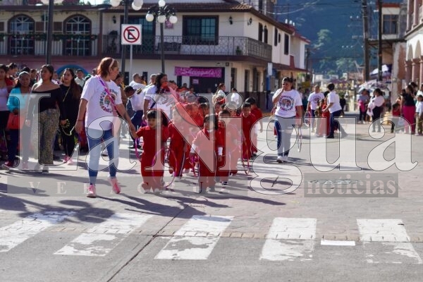 Celebran con éxito el primer desfile conmemorativo al 20 de noviembre en el municipio de Chocamán 5 IMG 20241119 WA0099