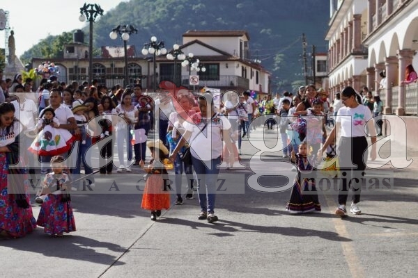 Celebran con éxito el primer desfile conmemorativo al 20 de noviembre en el municipio de Chocamán 3 IMG 20241119 WA0103
