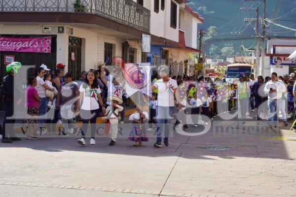 Celebran con éxito el primer desfile conmemorativo al 20 de noviembre en el municipio de Chocamán 2 IMG 20241119 WA0105