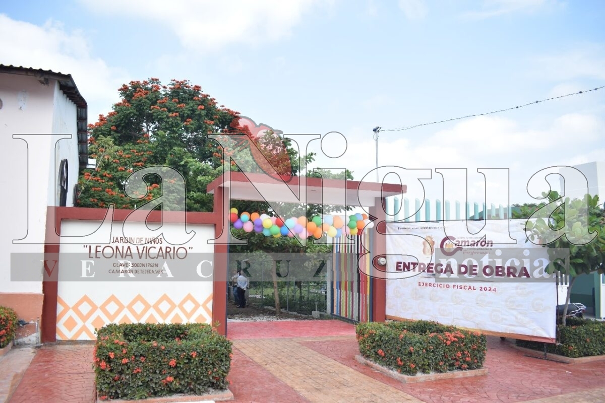 Inauguran Remodelación de Acceso Principal del Jardín de Niños “Leona Vicario” en Camarón de Tejeda