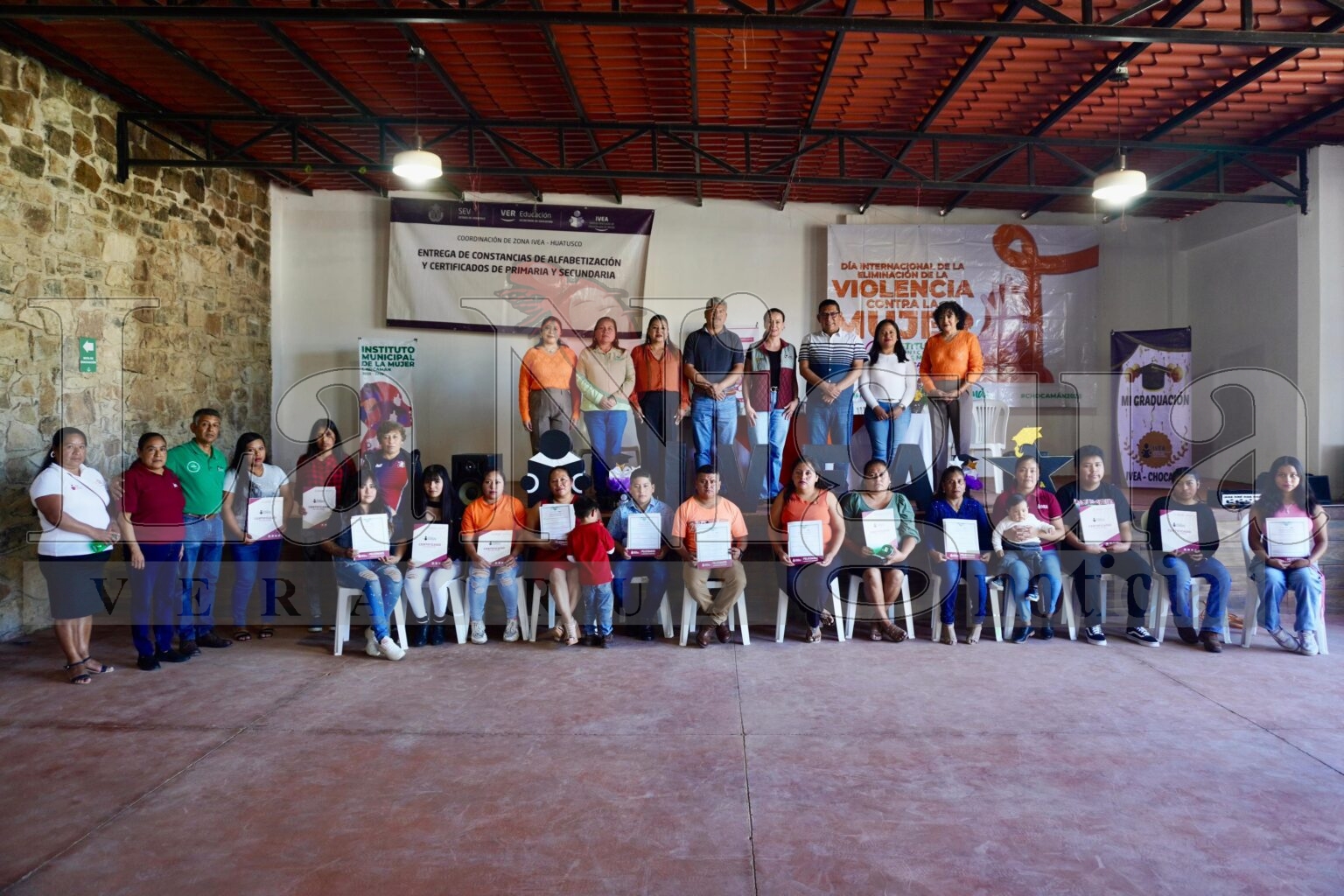 El alcalde de Chocamán encabeza entrega de certificados educativos con enfoque en igualdad de género