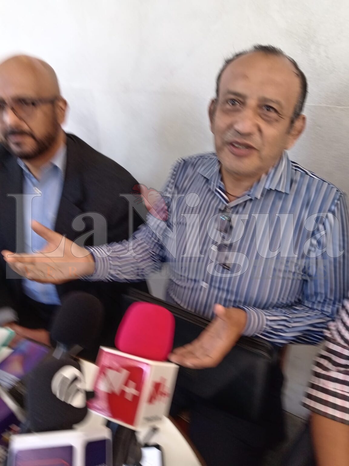 Sindicato Magisterial mantiene toma de oficinas en Coscomatepec; exige cese de hostigamientos y solución a irregularidades