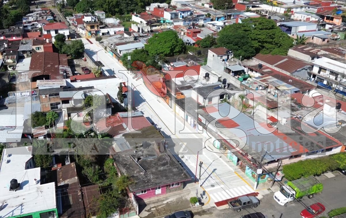 Encabeza presidente municipal Gerardo Rosales Victoria entrega de obra en avenida 6 poniente
